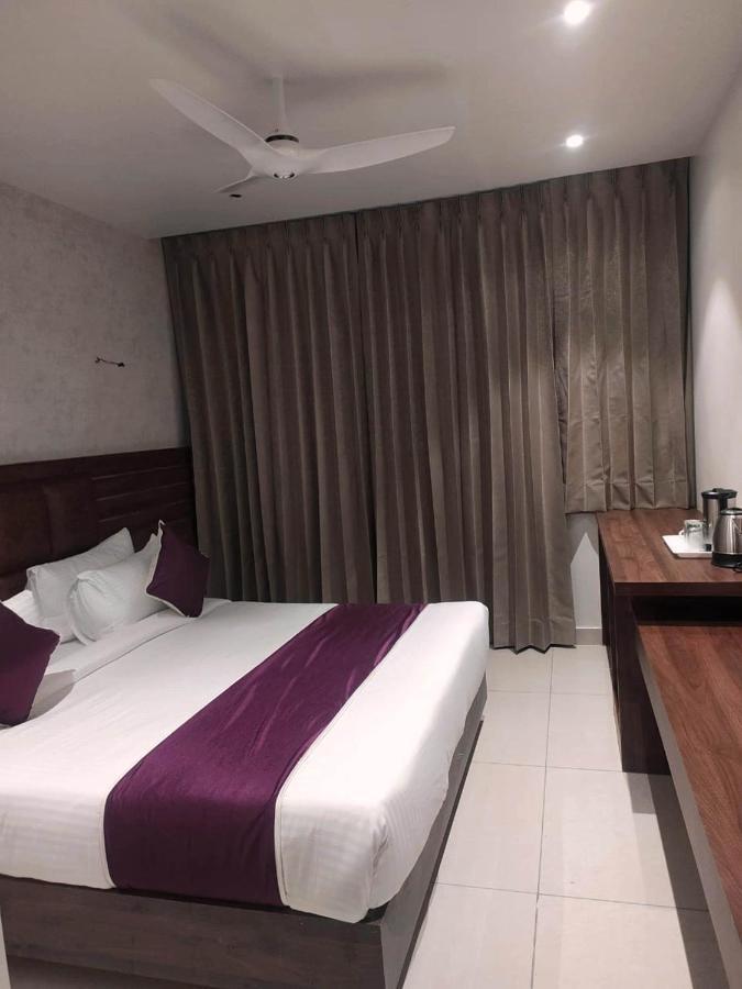 Rajlaxmi Hotel - Free Airport Pickup And Drop Jaipur Exterior foto